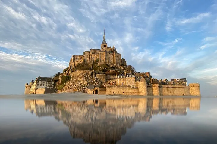 Tour leader, abbey audio app on a Normandy tour from Paris, France