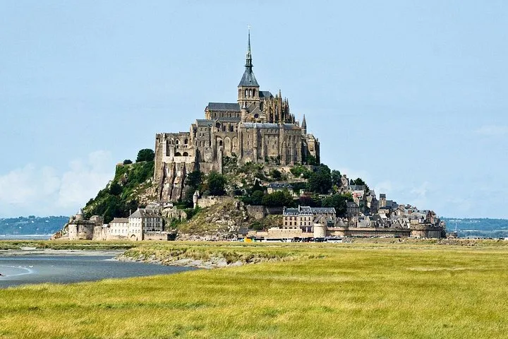 Minivan, 8 people, cider on a Normandy tour from Paris, France